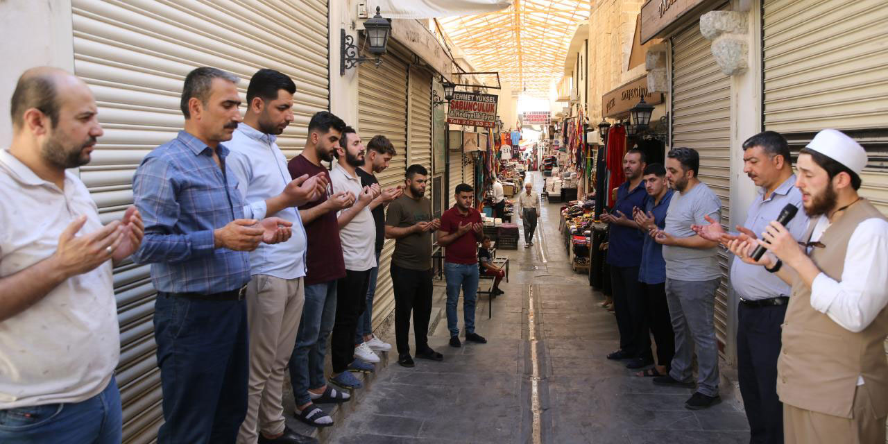 Mardin'de yüzlerce yıllık çarşılar her pazartesi dua ile açılıyor
