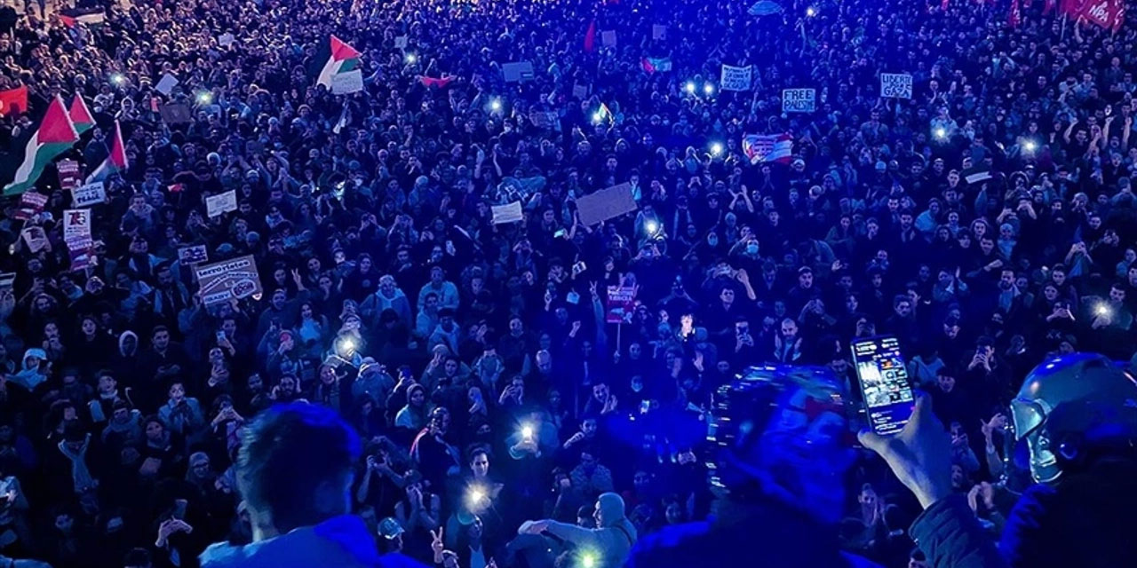 Paris'te Macron ve polise rağmen Filistin'e destek gösterisi düzenlendi