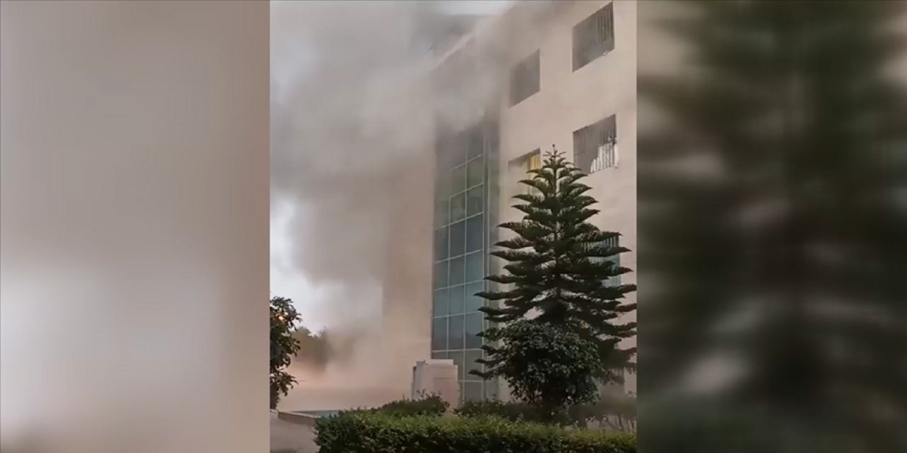 Terörist israil, Gazze'deki Türk-Filistin Dostluk Hastanesini bombaladı