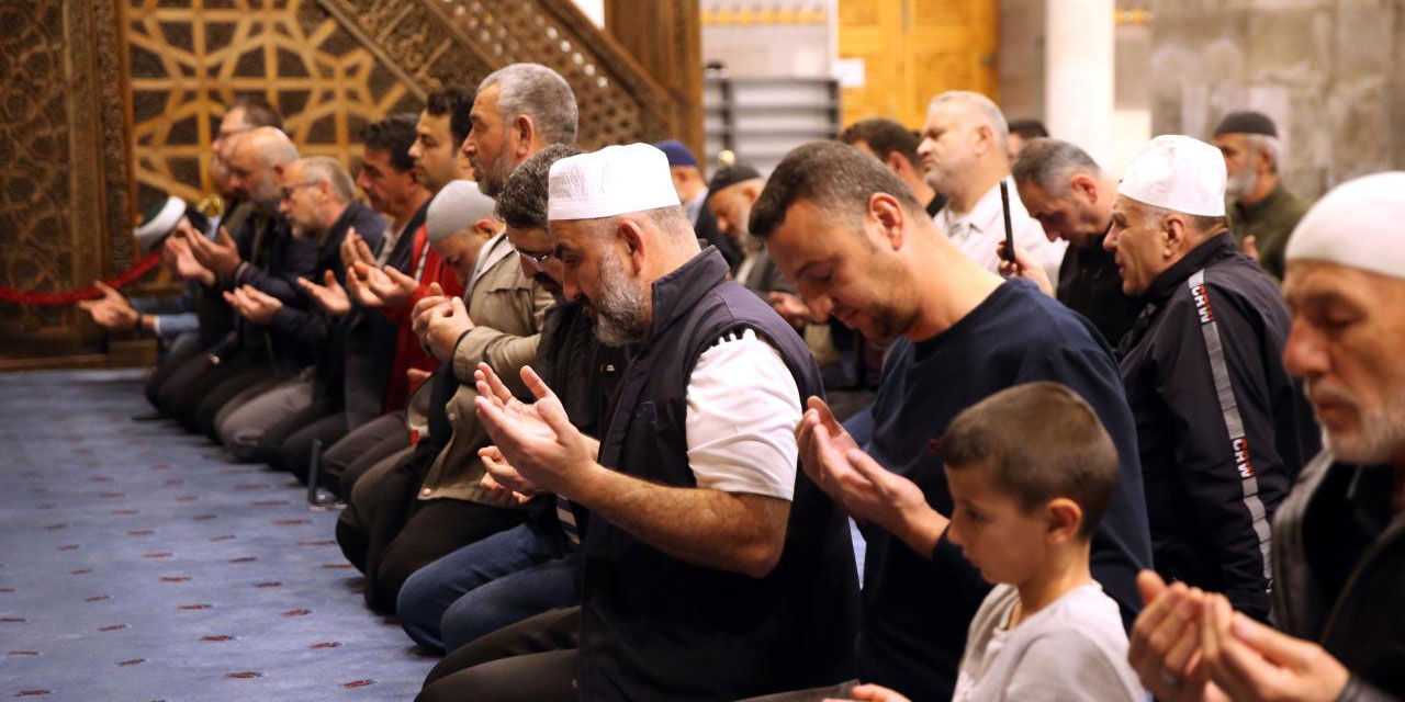 Camilerde dua edildi: Filistinli kardeşlerimize zafer nasip eyle ya Rabbi