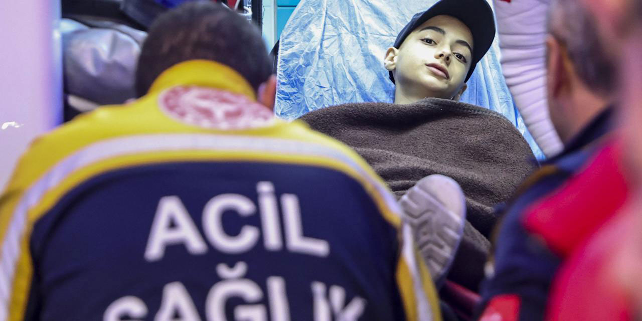 Gazzeli kanser hastalarıyla refakatçileri tedavi için Türkiye'ye getirildi