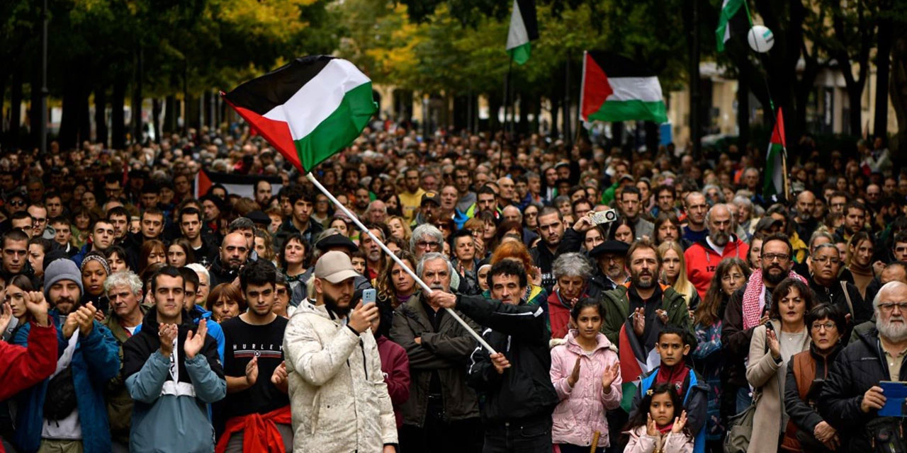 Paris'te soğuk havaya rağmen Gazze'ye destek gösterisi