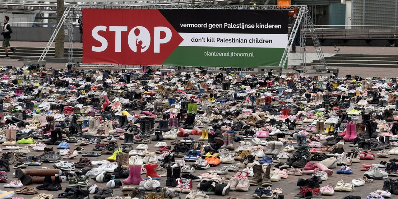 Hollanda'da, israilin katlettiği Filistinli çocuklar için 8 bin çift ayakkabı bırakıldı