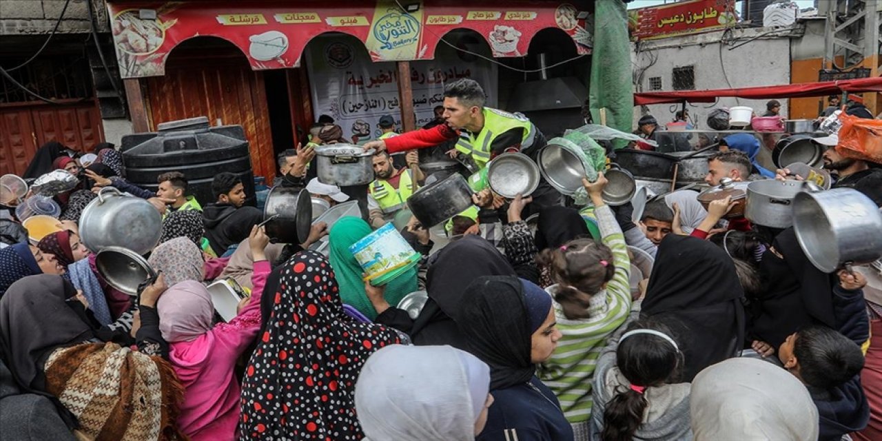Binlerce Filistinli gıda sıkıntısı nedeniyle 'tek lokma yemeden' günler geçiriyor