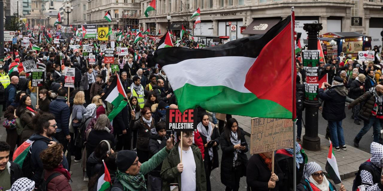 İngiltere'de yüz binlerce kişi 'Gazze'de soykırımın durdurulması' için yürüdü