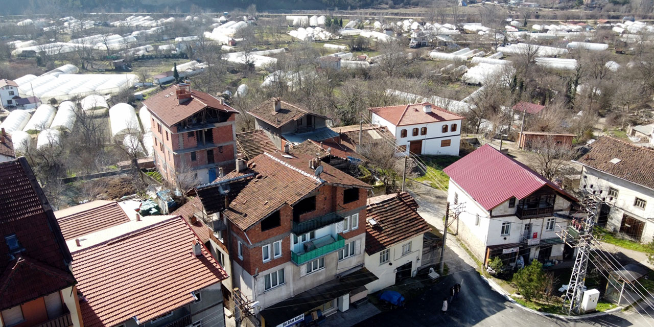 Türkiye'nin en kalabalık köyü Bostanbükü 79 ilçeyi de geçti
