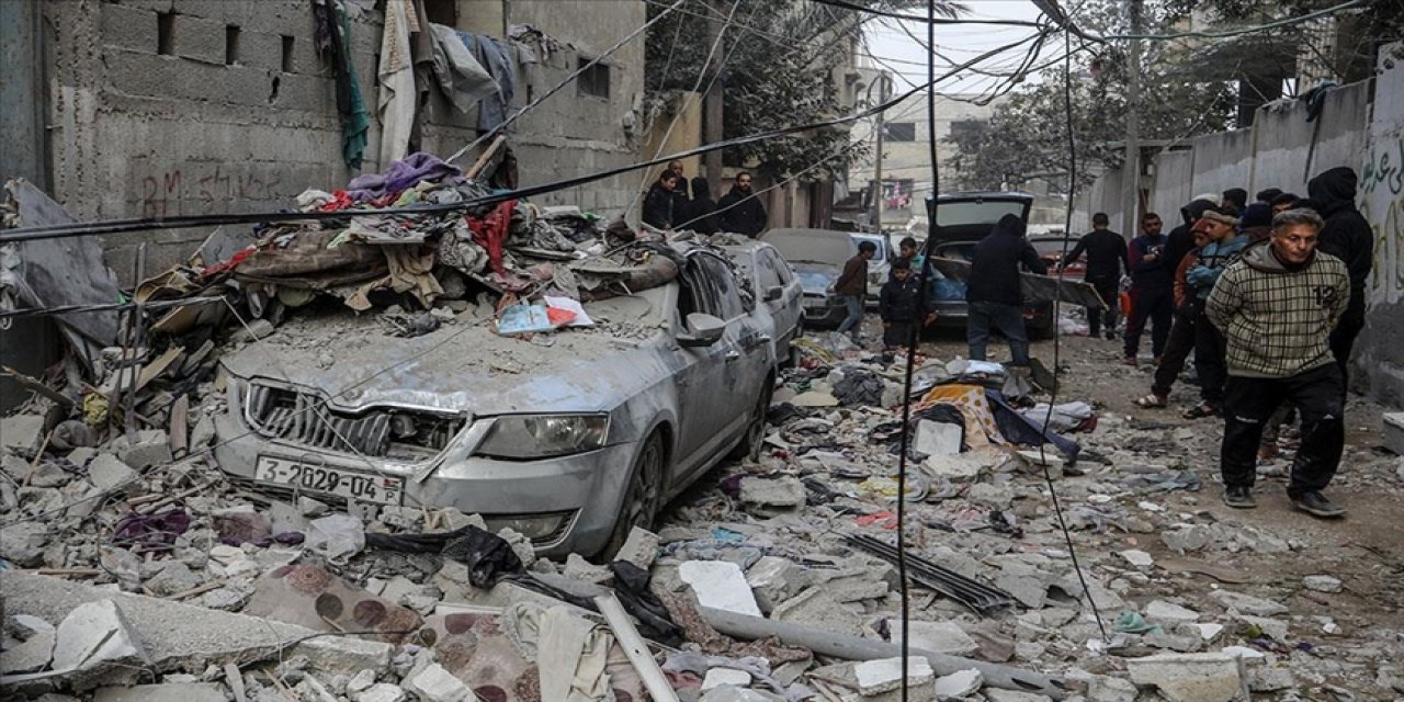 Katil israil, Refah'ı bombaladı 14 kişiyi katletti