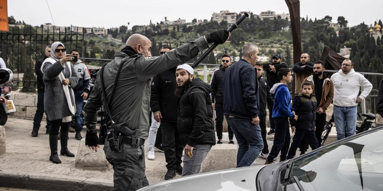 20 hafta oldu: İşgalciler Filistinlilerin Mescid-i Aksa'ya girişini yine engelledi
