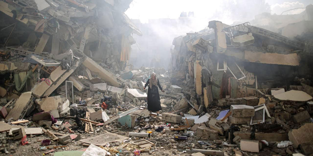 Katil israil saldırısında evlerinin enkazı altında kalan Gazzeli aile 9 gün sonra kurtarıldı