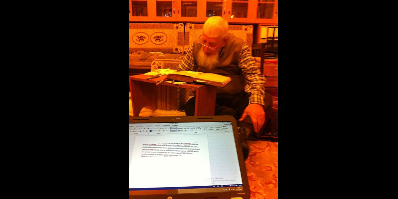 Mehmet Kırkıncı Hoca Osmanlıca'dan okur biz bilgisayarda yazardık