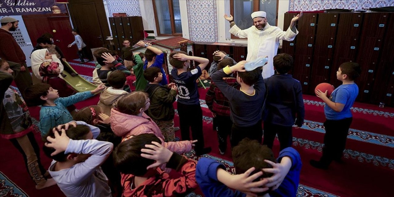 İstanbul'da 'Çocuklu Cami': Camimizi severlerse Rabb'imizi de sevecekler