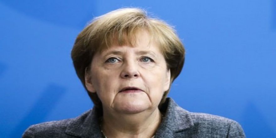 Merkel alışveriş esnasında cüzdanını çaldırdı, karakola gitti