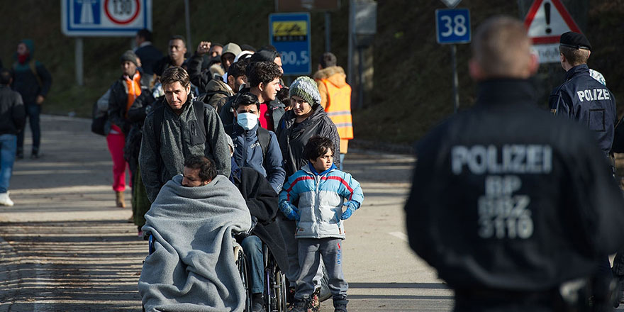 Belçika, çekici hale gelmemek için mültecileri sokağa terk ediyor