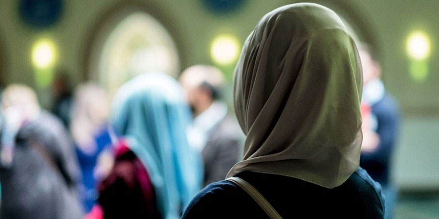 Müslüman kadın, başörtüsüyle girişine izin verilmeyen poligona dava açtı