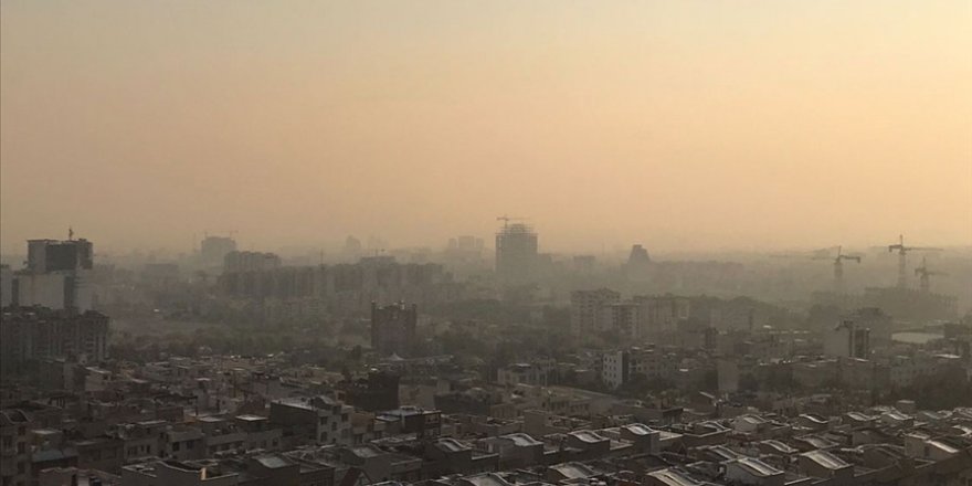 İran'da hava kirliliği nedeniyle okullar tatil edildi