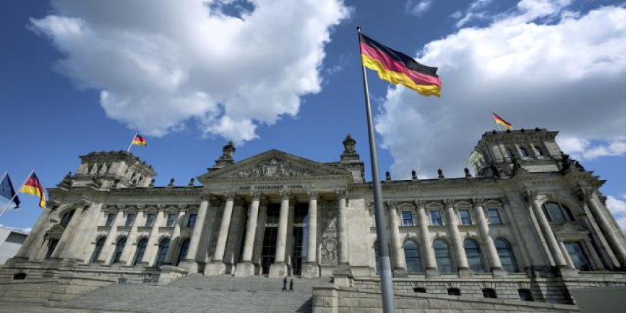 Sel felaketinde tatile giden Almanya Aile Bakanı istifa etti
