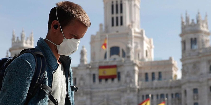İspanya'da açık alanda maske kullanma zorunluluğu kaldırıldı