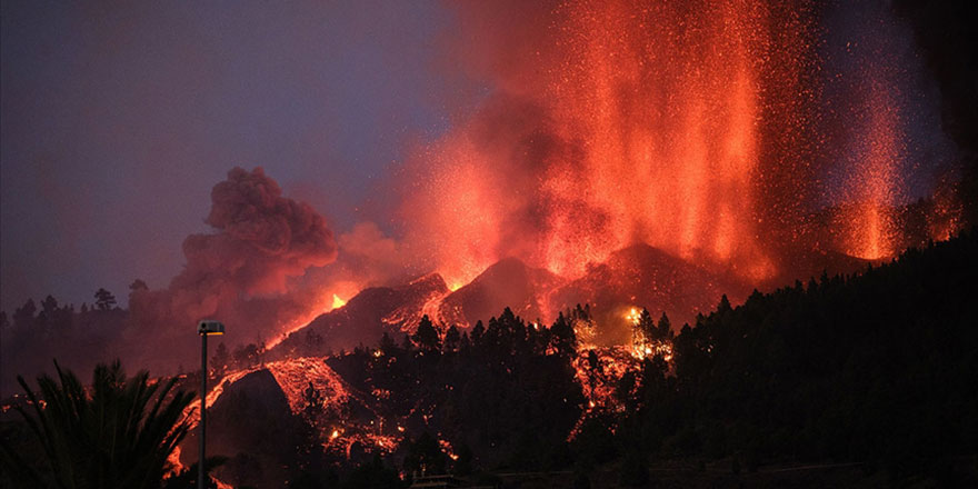 Cumbre Vieja Yanardağı'ndan çıkan lavlar 58 günde 2600'den fazla binayı yaktı