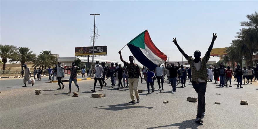 Sudan'da protestocular sivil yönetime geçilmesinde kararlı