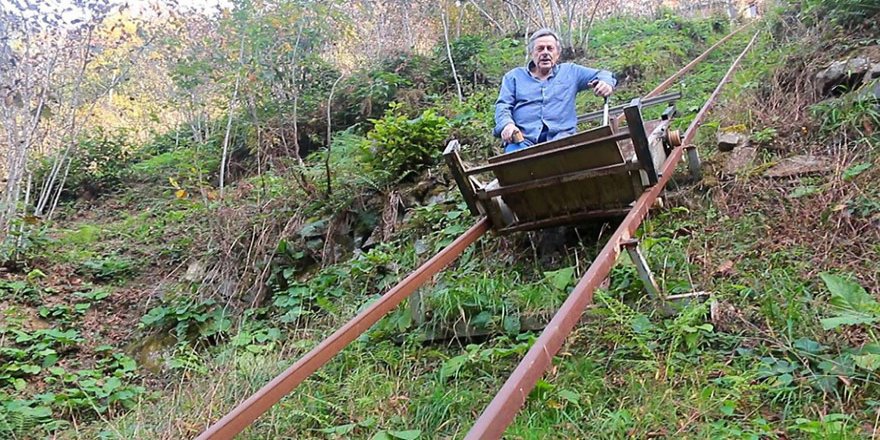 Trabzon'da araç yolu olmayan evine raylı sistem döşedi