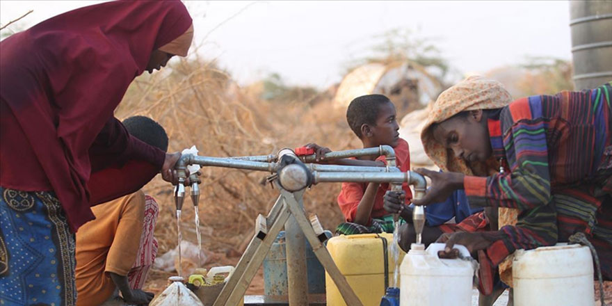 Artan nüfus ve iklim değişikliği Afrika'daki su krizini büyütüyor