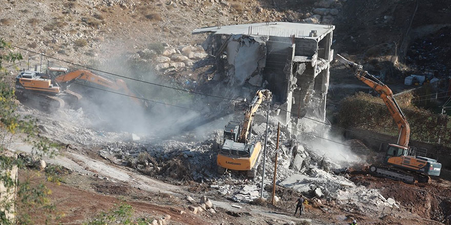 İşgalci İsrail, Kudüs'te Filistinlilere ait iki binayı yıktı