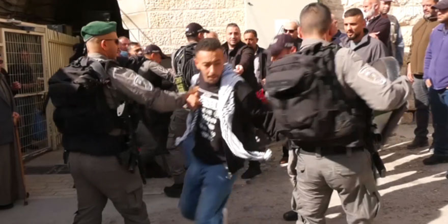 İşgalci İsrail, Harem-i İbrahim Camisinde Filistinlilere saldırdı