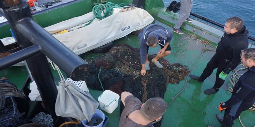 'Hayalet ağ avcıları' denizin dibini arşınlayarak canlıları kurtarıyor