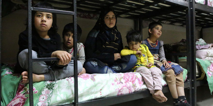1450 Afgan çocuk aileleri yanlarında olmadan ABD'ye götürüldü