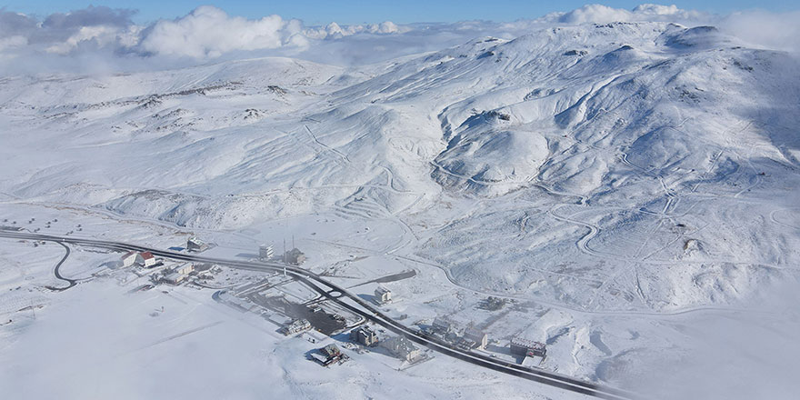 Erciyes'in yüksek kesimlerinde kar kalınlığı 50 santimetreye ulaştı