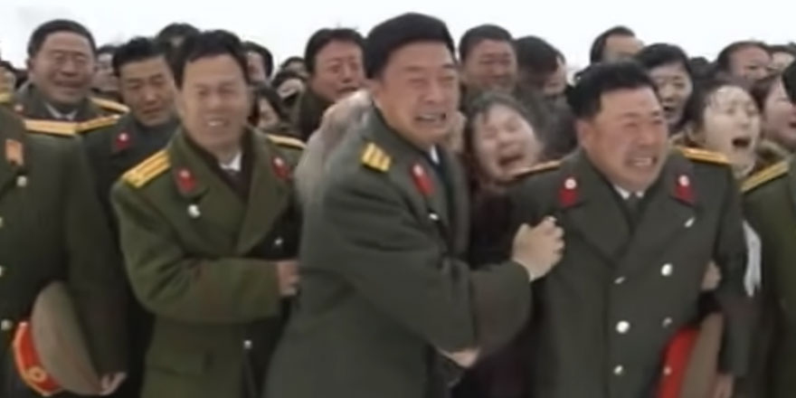 Kuzey Kore'de 11 günlüğüne ağlamak mecburi gülmek yasak!