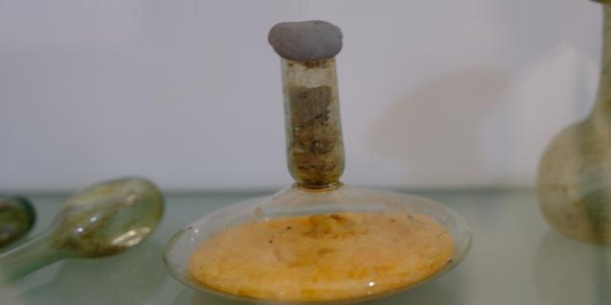 1700 yıllık cam fanustan zeytinyağı çıktı