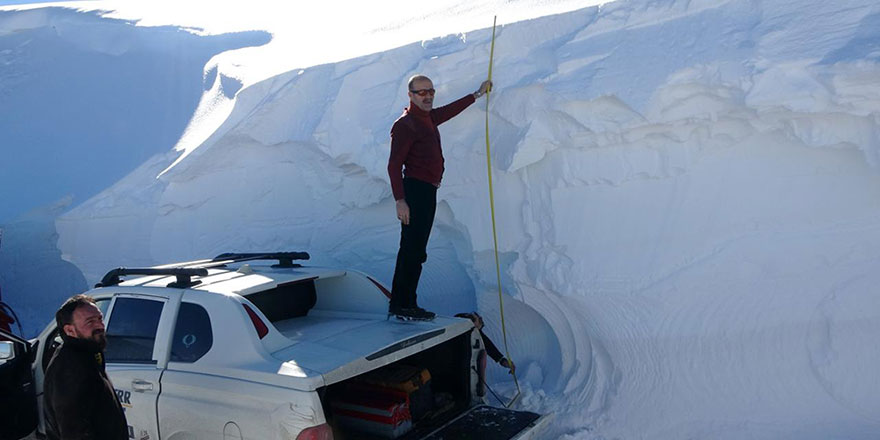 Kar 10 metreyi aştı: Çığ tehlikesi büyüyor