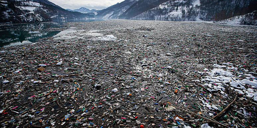 Her yıl 19 ila 23 milyon ton plastik atık, sulara bırakılıyor