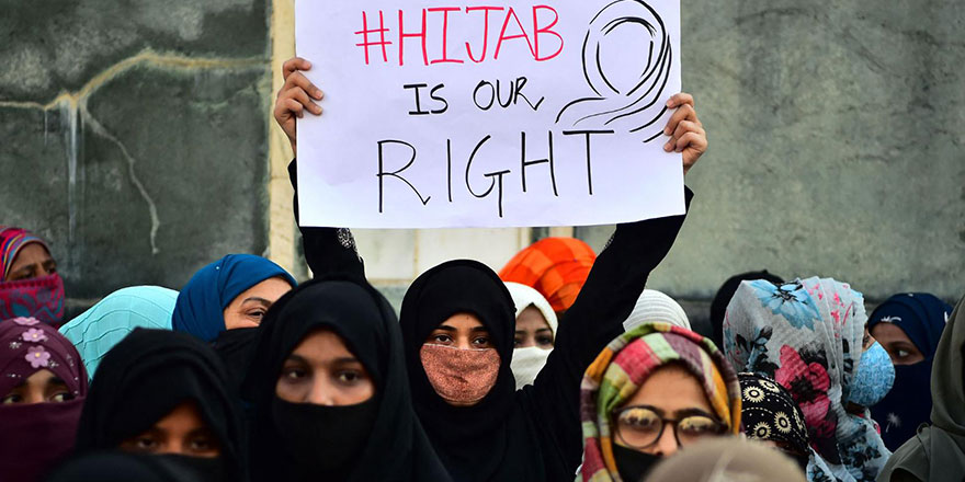 Hindistan başörtüsü yasaklarının 'iç mesele' olduğunu iddia etti