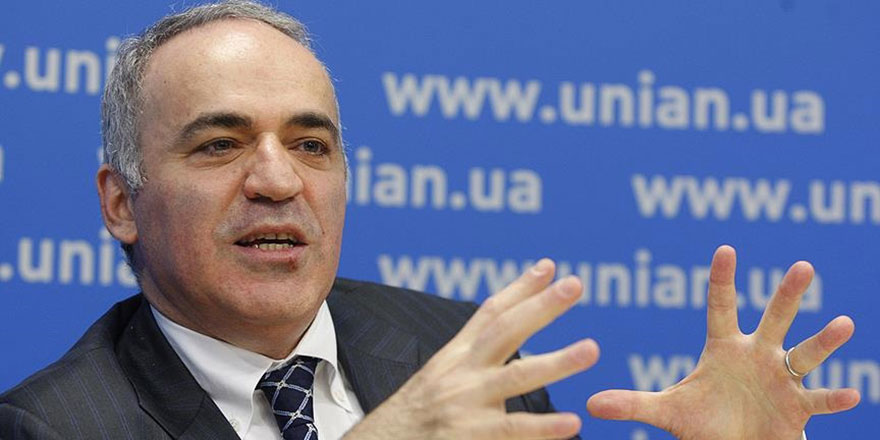 Dünyaca ünlü Rus satranç oyuncusu Kasparov: Putin'in savaş makinesini iflas ettirin