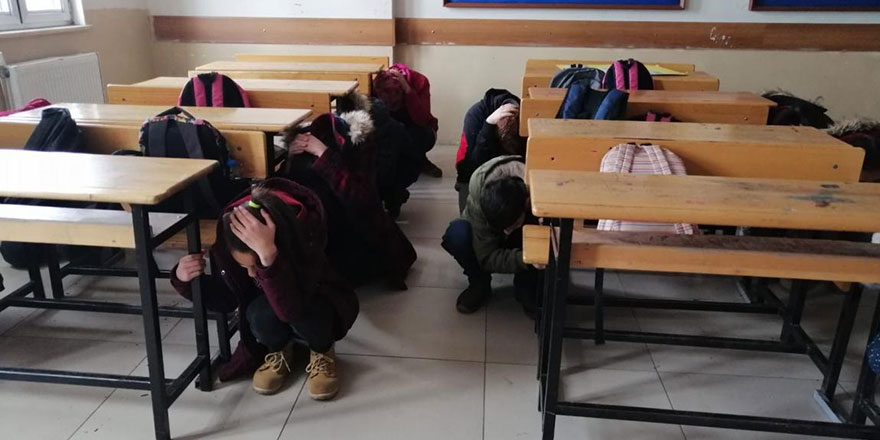 Türkiye genelindeki okullarda eş zamanlı deprem tatbikatı yapıldı