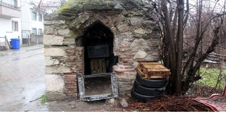 Osmanlı'dan kalan hamam, bakımsızlıktan yıkıldı