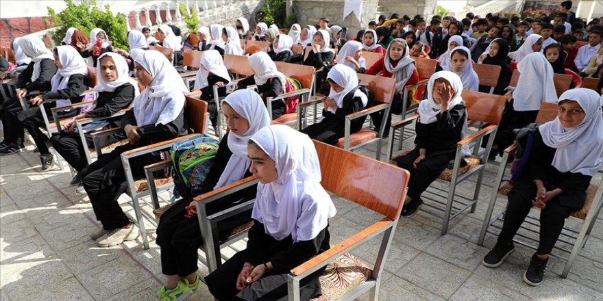 Afganistan'da erkeklere yönelik tüm okullar ve kızlara yönelik ilkokullar açıldı