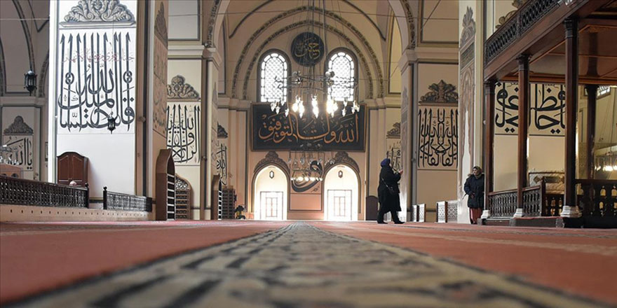 Osmanlı payitahtının tarihi Ulu Camisi ramazana hazırlanıyor