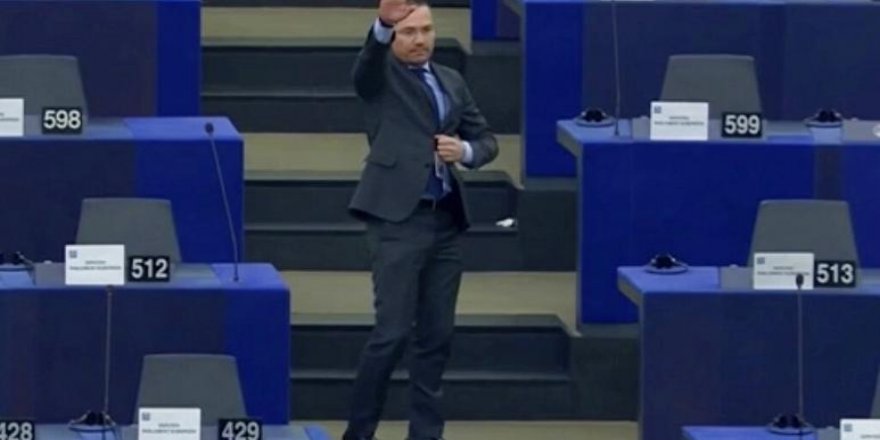 Avrupa Parlamentosu’nda Nazi selamı veren Bulgar Milletvekiline ceza