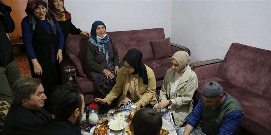 Aksaraylı aileler, gurbetteki öğrencileri iftar sofralarında misafir ediyor
