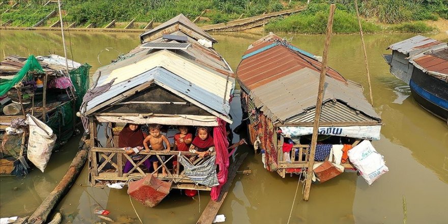 Kamboçyalı bazı yoksul aileler 