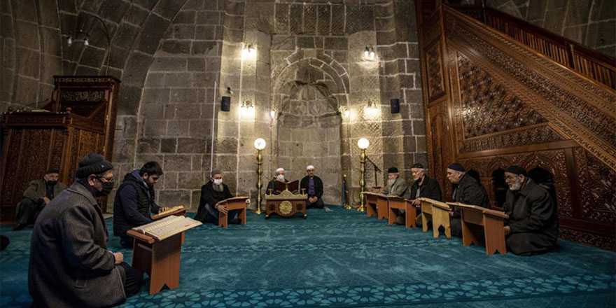 Erzurum'un ramazan coşkusunu yansıtan gelenek: Hafızlar mukabelesi