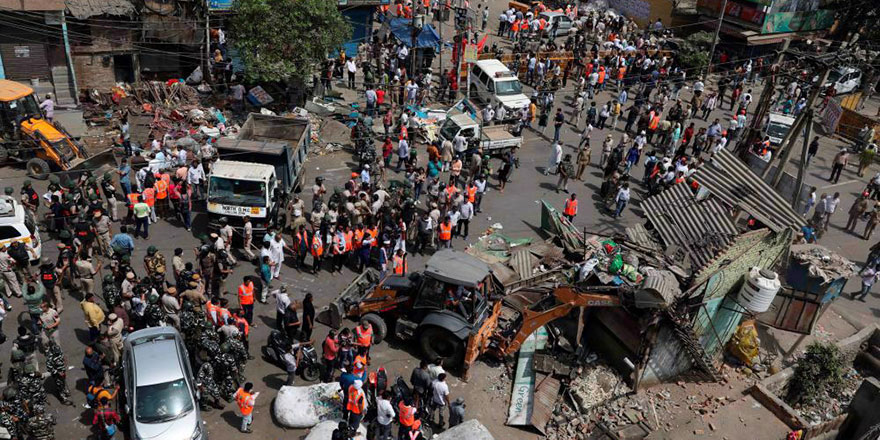 Hindistan'da protestolar sonucunda Müslüman mahallesindeki yıkım engellendi