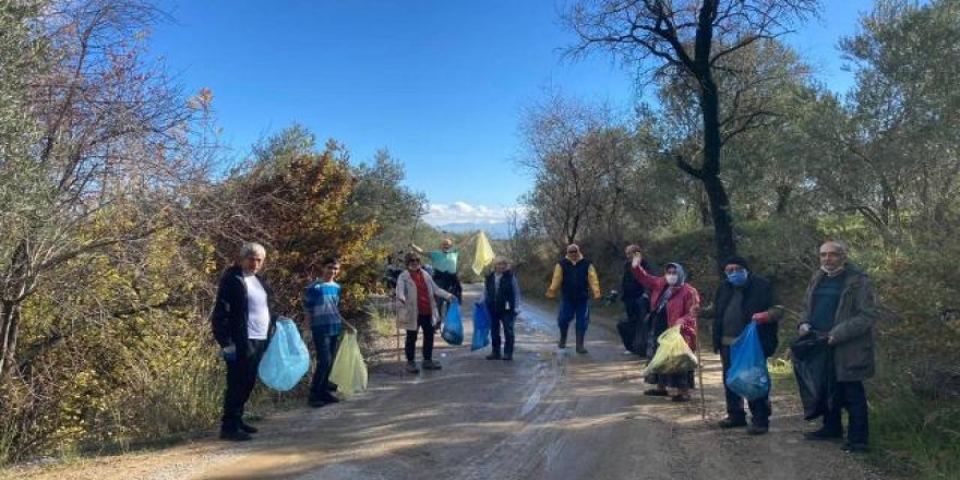 Edremit'te gönüllüler çevre temizliği yaptı
