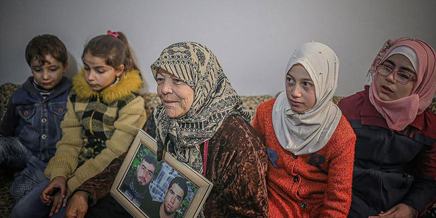 Esed rejiminin saldırılarında evlatlarını kaybeden Suriyeli annelerin acısı dinmiyor