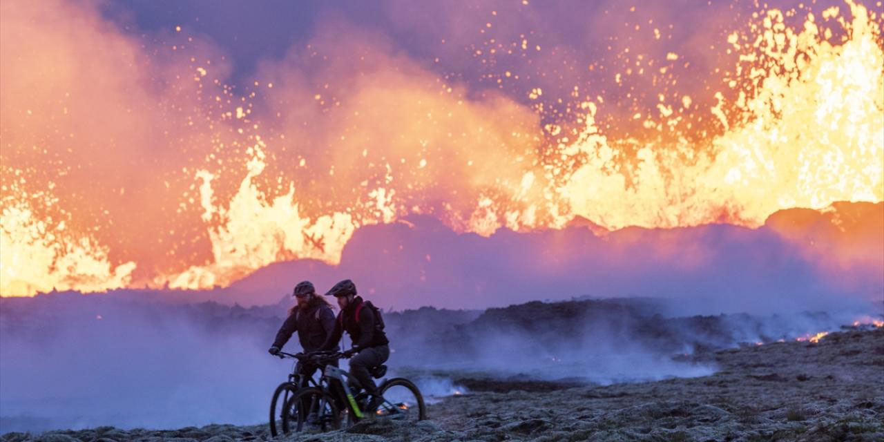 İzlanda'daki yanardağ yeniden patladı
