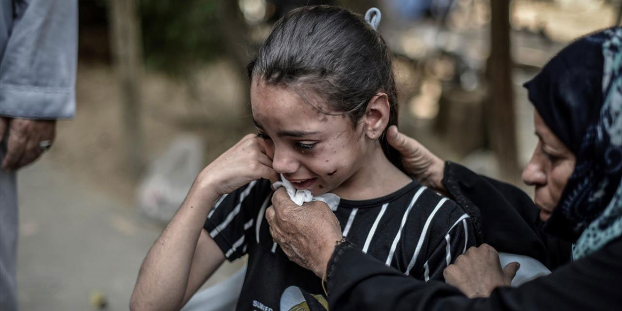 Bu kızın gözyaşında boğulasın İsrail! 10 yaşında tüm ailesi öldürüldü!