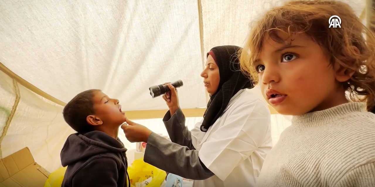 Gazzeli Doktor Fida, sığındığı çadırda Filistinlilere gönüllü sağlık hizmeti veriyor